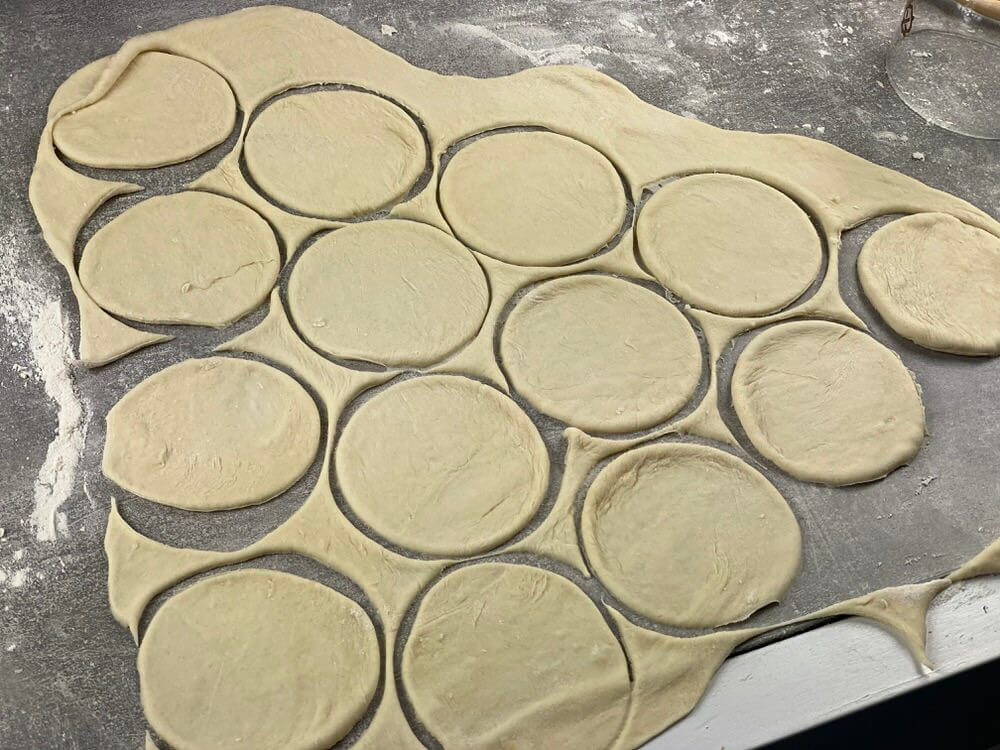 Как приготовить Мягкое тесто для пирожков с добавлением майонеза просто рецепт пошаговый